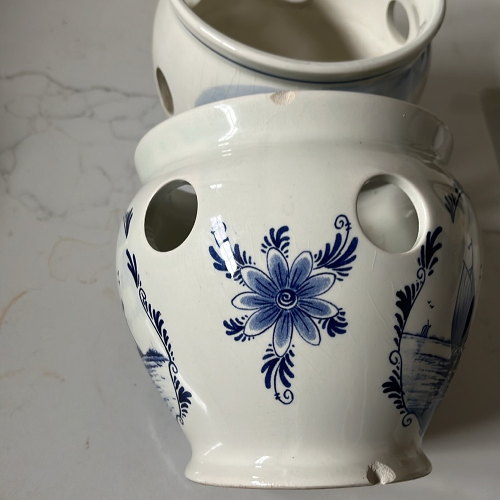 Vintage Set Of Two Delft Blue Tulip Planters Diameter 4.5 in Hight 5in - Picture 3 of 9